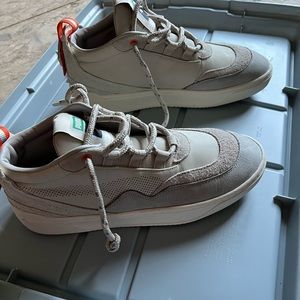 Brand new never worn mens puma sneakers